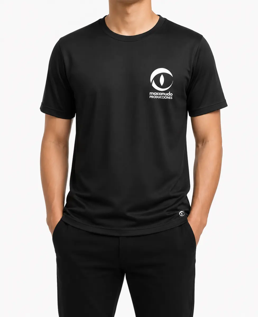 Camiseta negra personalizada de Macanudo Producciones